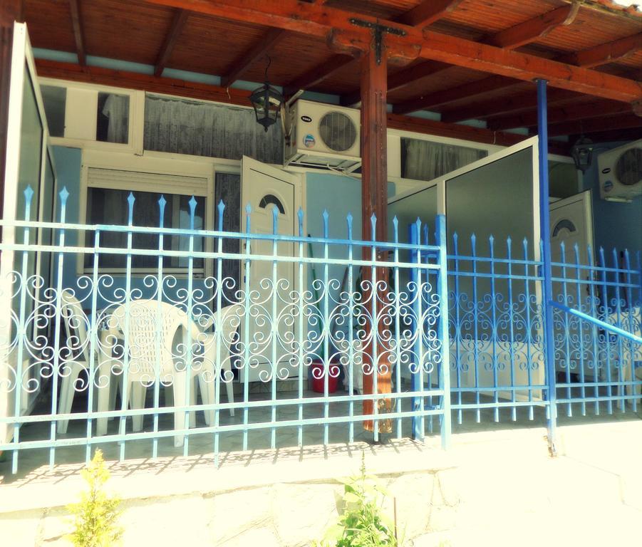 Artemis Studios & Apartments Nea Kallikrateia Exterior foto
